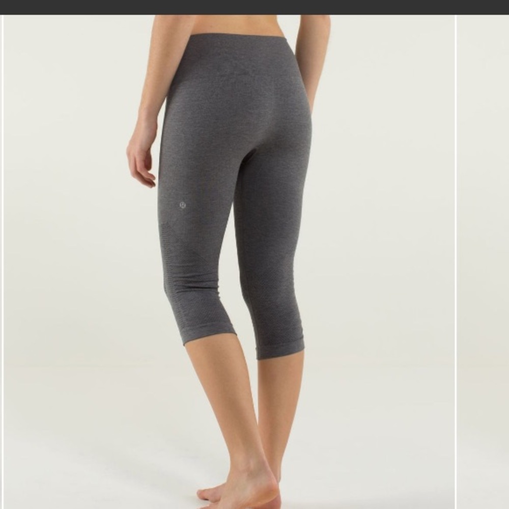 Lululemon In The Flow Crop II - Picture 2 of 15